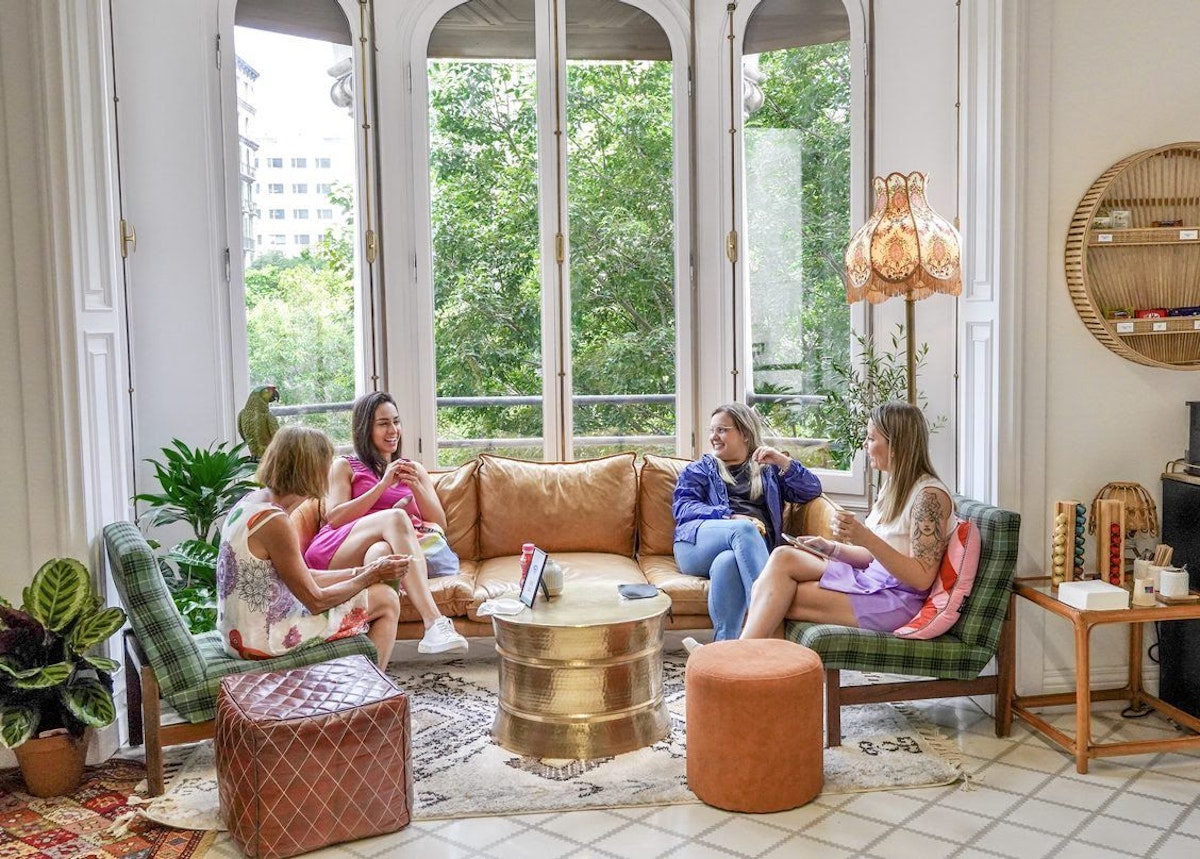 Expanish Spanish school Barcelona 30+ Lounge Area.jpg